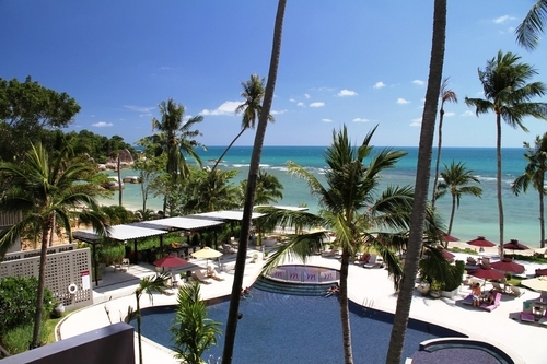 Boasting an idyllic private beach white sand location and incredible views on the beautiful Lamai Beach, approximately 25 mins from the Samui Airport