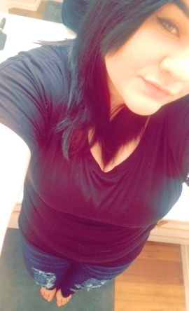 MikaelaRose425's profile picture. 