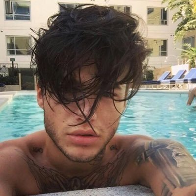 lucasrpglns's profile picture. suce moi sous la pluie