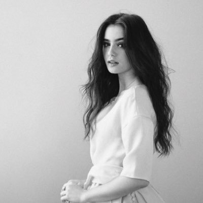 Lilycrpdm's profile picture. j'fais des rp en dm.