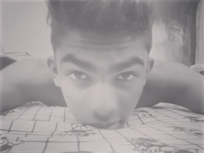 18☺
I loVe DS ☺      
WWE GM☺
Music lover 
Sri lankan,Buddhist ☺
Rkonation. 
Insta - @Kalshan_maxwell ☺