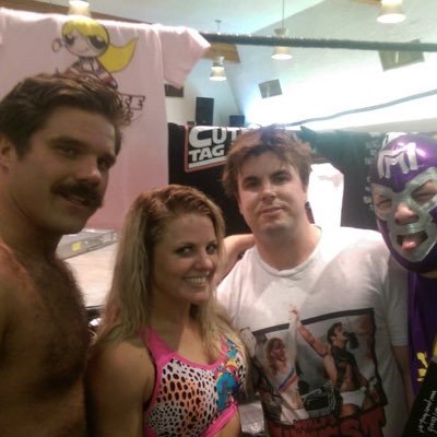 hallofbangs's profile picture. 