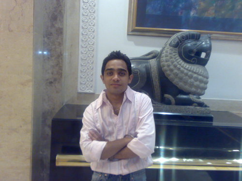 raahul_khurana's profile picture. Non-conformist for sure...