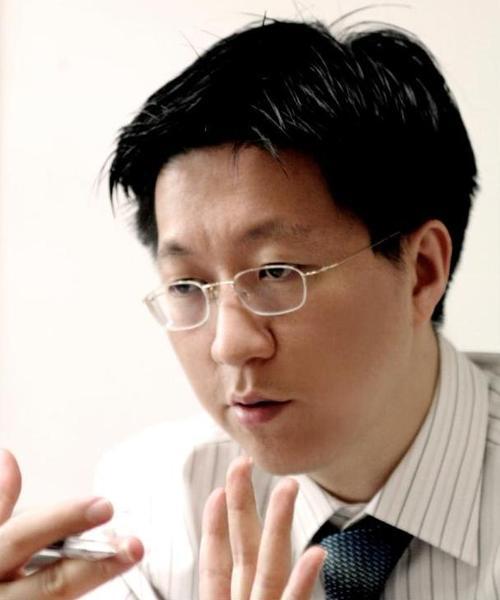 Serial Entreprenur. Founder & CEO of Campus21(1998~2010), Founder & CEO of Townsquare(2011~now).