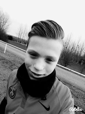 adrileparisien's profile picture. 