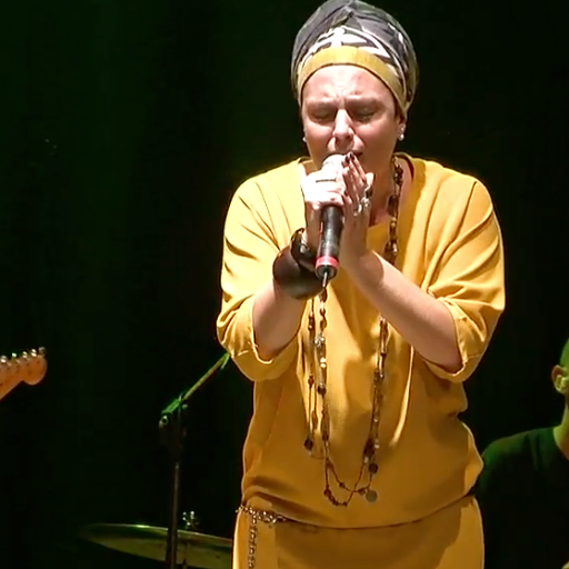 fradellomo's profile picture. Libera professionista e pensatrice, organizzatrice di eventi e cantante