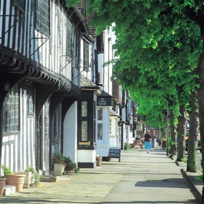 A vibrant historic town surrounded by stunning Warwickshire countryside. 18 miles South of Birmingham & 8 miles North of Stratford-upon-Avon.