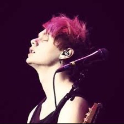 I'm just a girl trying to get @Michael5SOS follow pls help me!❤️