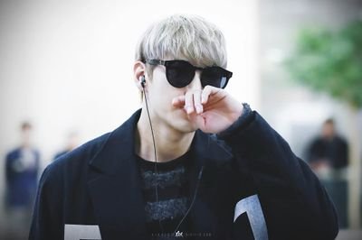 just vixx. I'm starlight!
I love Leo..
이란별빛...