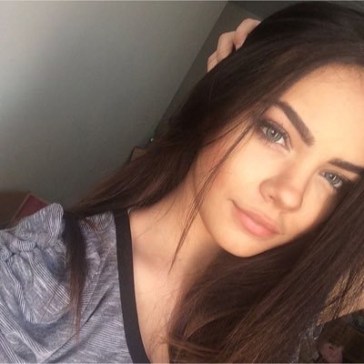 fionarpgpdn's profile picture. c l'histoire d'une courgette qui court et qui s'jette