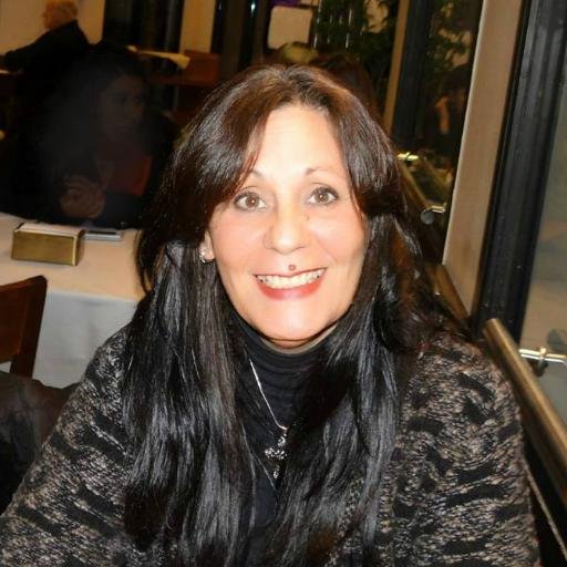 yolysabels's profile picture. Soy odontóloga, practico la bioética, amo a mi familia y sobre todo quiero ver felices a mis hijos.