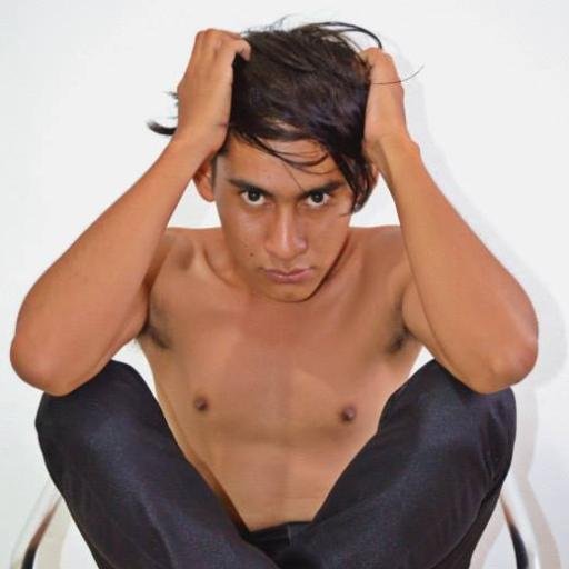 Diseñador gràfico de profesión, fotográfo y cantante(juro) por diversion. ;)