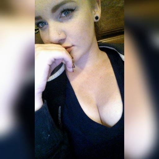 Names Shae i'm 21 years old and I love Music!! add my Kik: GoddessOfHotShit