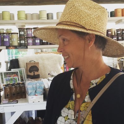 PaolaFelicetti's profile picture. Kommunikationsstrateg @S_K_L med ett hjärta som klappar lite xtra för #sverigesviktigastejobb - välfärdsjobben. Tweetsen är mina privata.