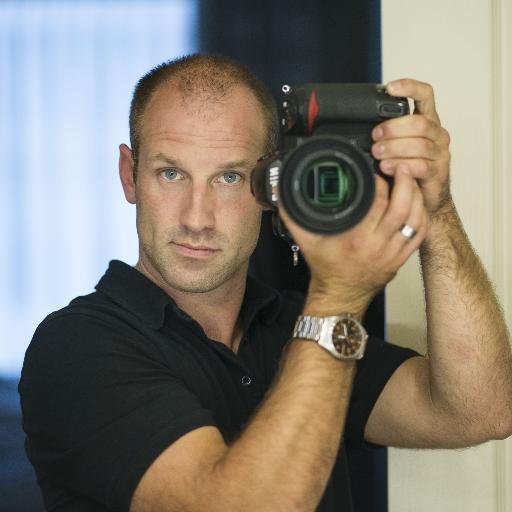 Montréal photographer with 15 years of field experience. I Specialize in weddings, maternity, baby, family portraits and corporate event photography.