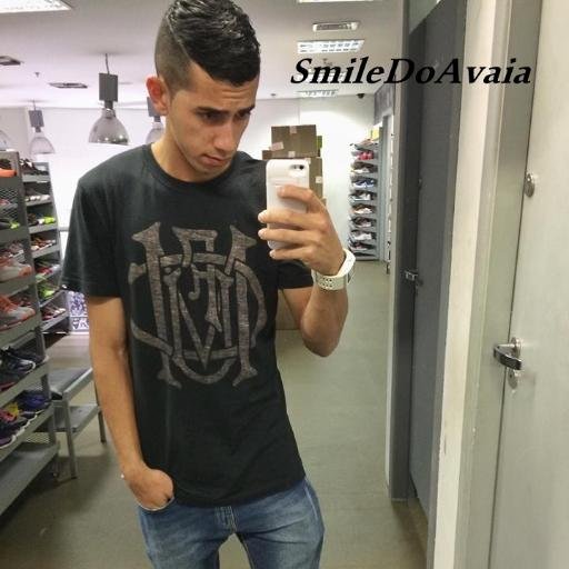 Seu sorriso vale mais que um diamante seu olhar vale mais que uma perola @RenatoAvaia Seguida e Oficializada 12/05/15 since: 10/05/15 Ex: @_MafiaDoAvaia