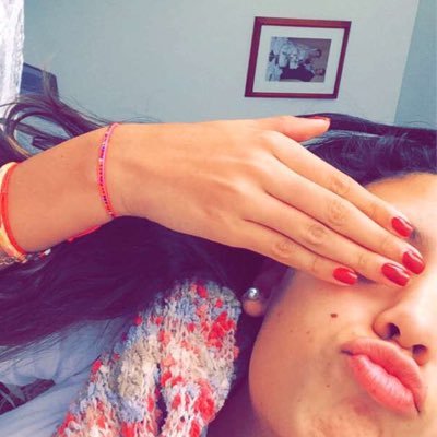 definitely in love with music and books . orgullosa creadora del nombre kuartanoz . Kuartana /Jaramishana / Directioner since 2010 .