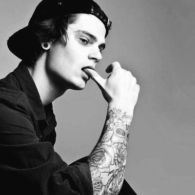 AdamDolohov's profile picture. Maho mon chat ❤ Nate