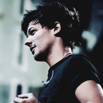 i may or may not watched gay porn and pretend it was larry