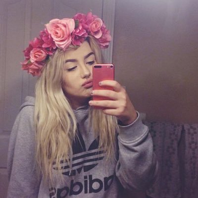 Simply_lola666's profile picture. |MCR|P!ATD|FOB|TØP|TROYE|DAN AND PHIL|AHS| any people/music/show suggestions please dm me :-)