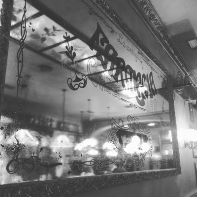 Café-bar La Antigua Farmacia. Tenemos antídotos para cualquier hora del día y los mejores huevos rotos de Pamplona