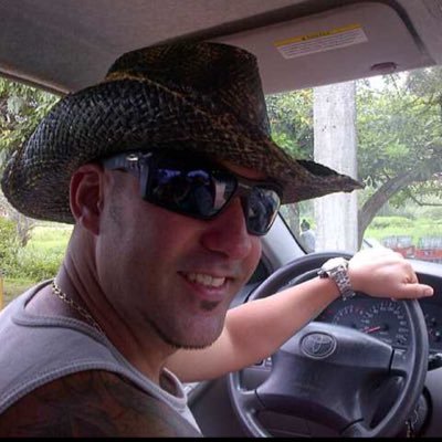 gabrielchachito's profile picture. El ayer es historia, el mañana es un misterio pero el día de hoy es un regalo por eso se llama presente. No pierdes nada al buscar lo que tu alma anhela....