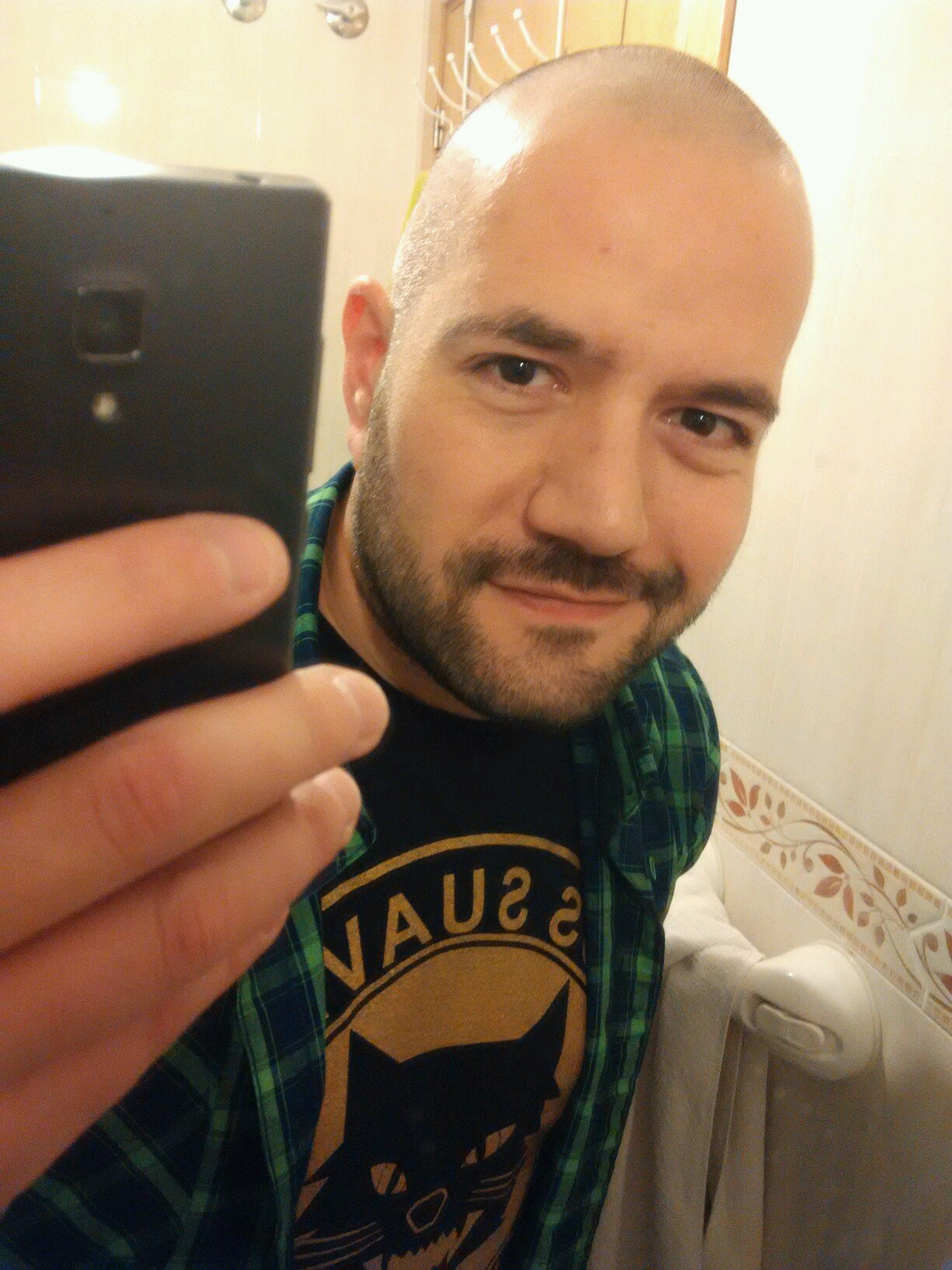 Si a ti te gusta el azul y a mí el rojo te lo discuto. Si dices chorradas te bloqueo que ya tengo una edad para leer tontadas