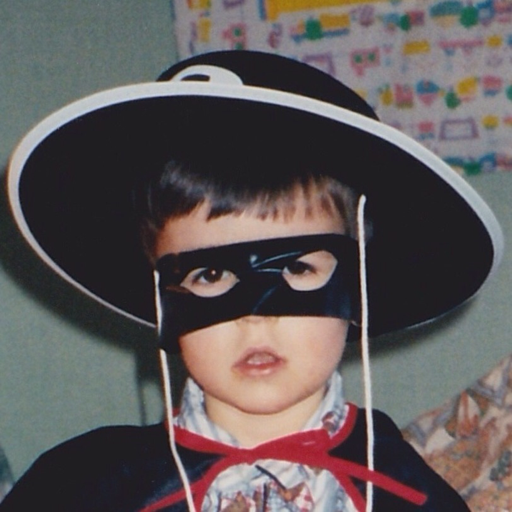 ThibB's profile picture. Je travaille dans le web, je joue aux LEGO et aux jeux vidéo et j'apprécie tout particulièrement Donald Duck et Picsou. 
@thib@mastodon.xyz