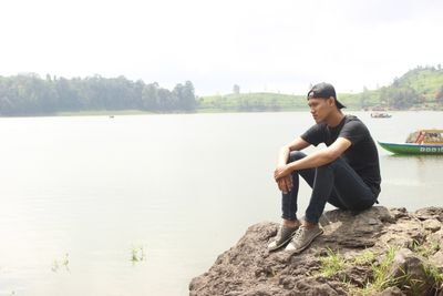 bitokk's profile picture. uda gak usah lama2 kepo, gue gak penting jangan di follow.