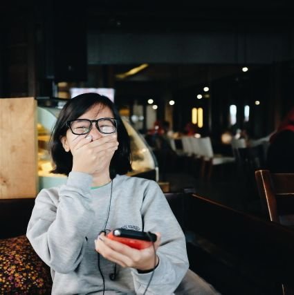 akun ini berisi banyak hal² receh, banyak garingnya, kadang curcol, kadang... gitu