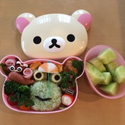 高校生、中学生、幼稚園の娘っち達のお弁当やご飯に悩まされる日々(^_^;)雑貨や雑貨作りも大好きです。不定期ですが、日々のご飯やお弁当ちょっとした日常をツイートします☆彡