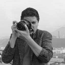 Ser humano,Fotógrafo y Maestro.   En la constante búsqueda de aprender y compartir lo que he aprendido.  

Yo no soy, yo voy siendo.