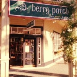 Berry Patch has been a year round place 
for artisans to show and sell their work 
since 1994.