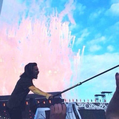 like a bullet in the dark, Harry went straight to my heart ❤️ || Raconteur Shit.