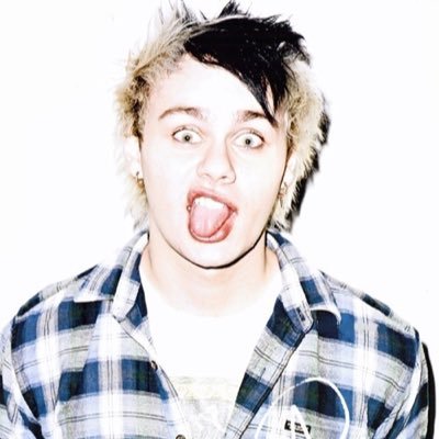 follow @calspotato because she gave you this follow :)