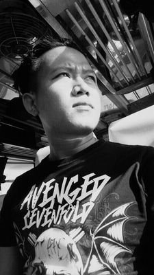 tharngeee's profile picture. 