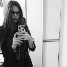 London-based Content Writer. Devoted to fashion clothing, travelling and gardening.