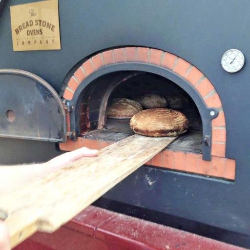 We hand craft wood fired brick ovens for homes, and start up businesses, because wood fired oven cooking is our passion.