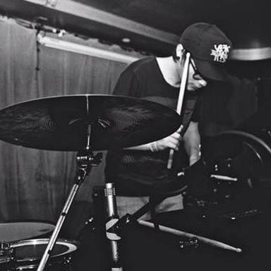 Sparillow's profile picture. Rain, tea, and various experiences recorded through a Tascam.