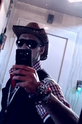 WEBMASTER / DESIGNER / MEDIUM / SYSTEM ADMINISTRATOR / QUALIFIZIERTE KONZEPTERSTELLUNG / FAMILY MAN / MULITIINTERNATIONAL SKILL HERO / REMI X™ / ✴ BLACK HOLE™ /