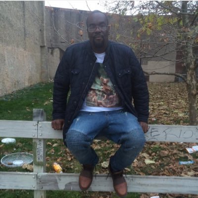 draw393938's profile picture. Love me or Hate me