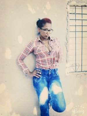 yessika215's profile picture. 