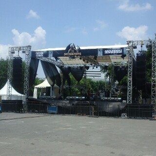 RENT OF SOUND SYSTEM,LIGHTING SYSTEM,RIGGING STAGE & GENSET for event konser live musik,wedding,wisuda,seminar,pensi,,dll.WA or LINE 083831584092
