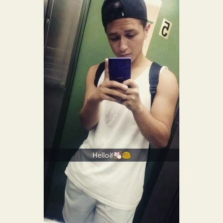 Eduandres_stsc's profile picture. 18 años.
Siempre hago felices a los demás, ahora me toca ser feliz a mí.