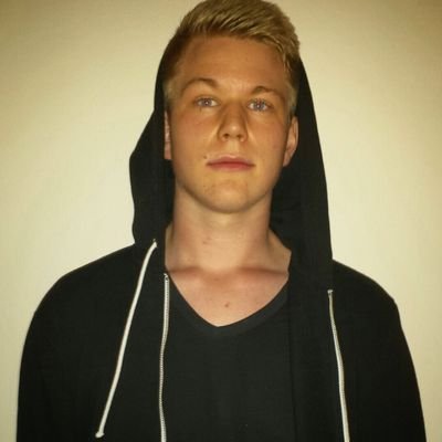 JannekBoye's profile picture. 》
Instagram : JANNEK.BOYE
》19 y.
》German.《