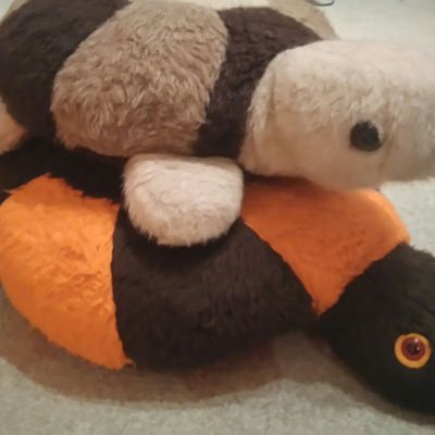 ThrompyandBompy's profile picture. We are 1000ft tall and made of gold.