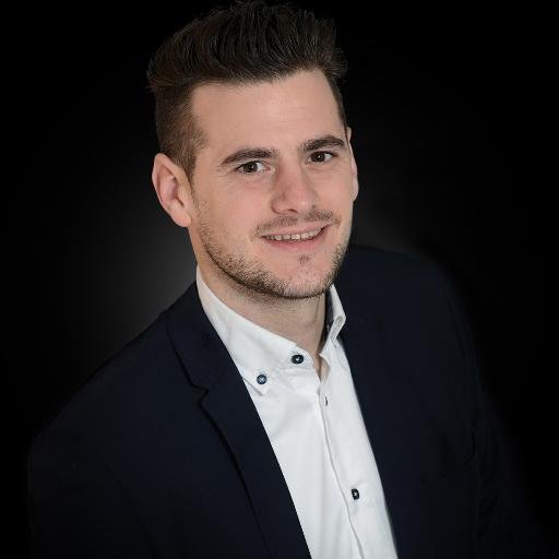 Trainer, coach, opleidingsadviseur in gastvrijheid, levensgenieter, passie voor de horeca(voor en achter de bar)! Verslaafd aan Festini aarbeien ijsjes!