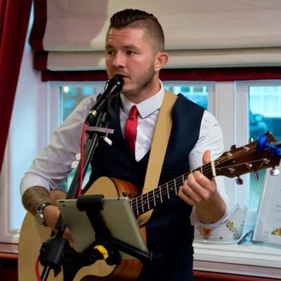 Singer based in norwich, for bookings 07715984344 deanvann12@hotmail.co.uk