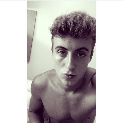 PR Vagabond London | Promoter @ DSTRKT | Economics Student | Snapchat: joeking_tom