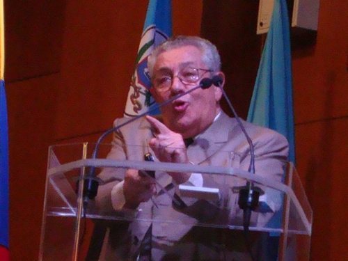 Permanente buscador del camino que nos lleve al país que creemos merecer.